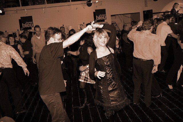 min 2006 12 16 beaune boogie 359 sepia